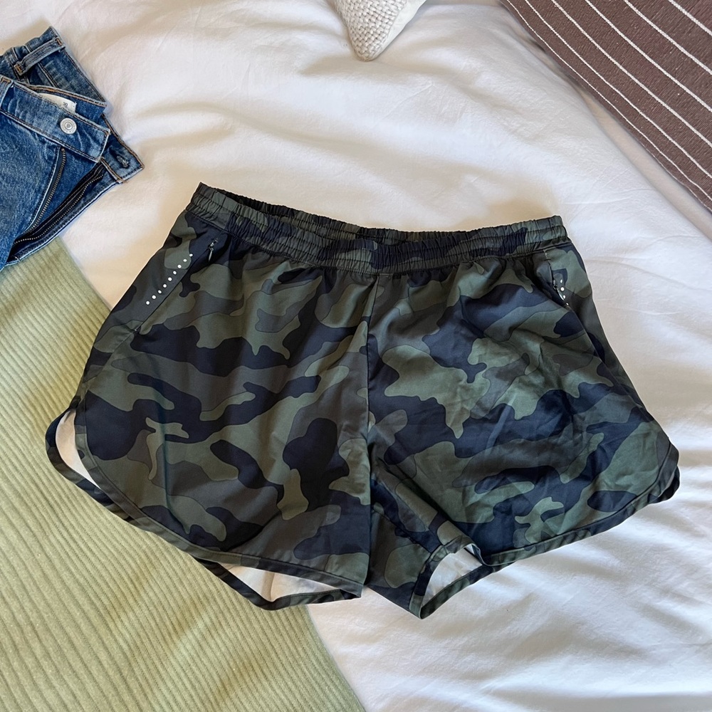 Old Navy Active Shorts Camo Sz Large